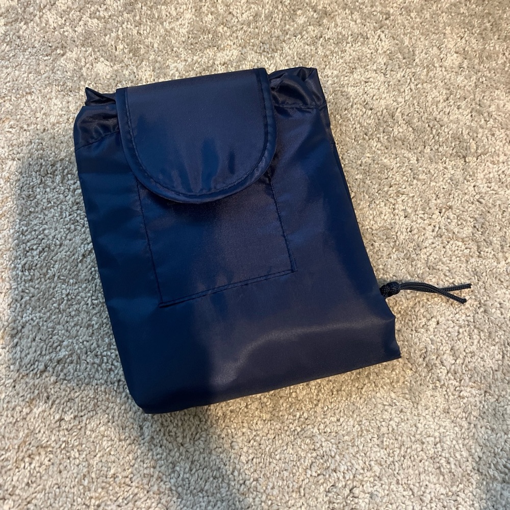 Make up holder cinch bag adjustable
